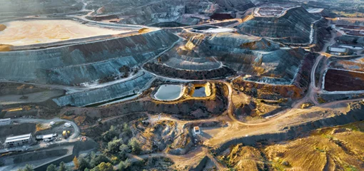 从采场到港口，您的首选服务合作伙伴